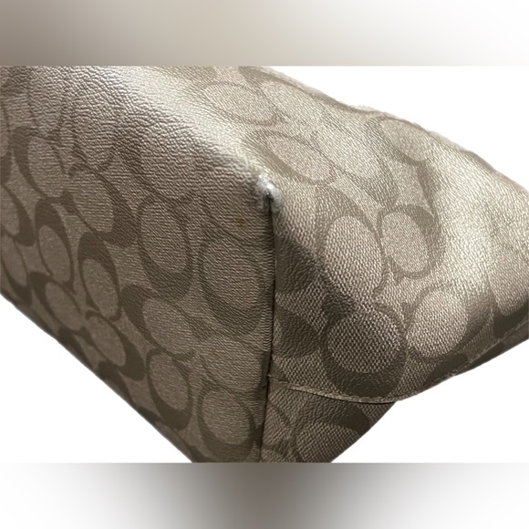 *RARE* Coach City Zip Tote Signature Metallic Gold Platinum Bag. - Picture 8 of 12